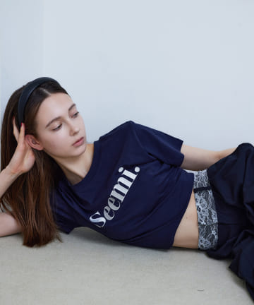 Seemi.by NICE CLAUP(シーミーバイナイスクラップ) 【Seemi.】サスティナブルロゴTシャツ