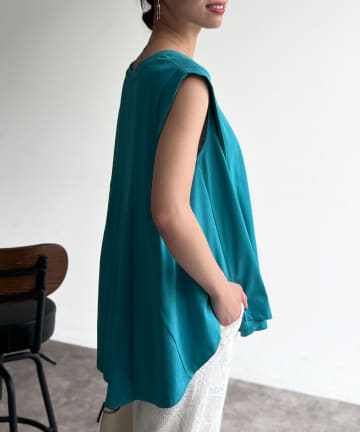 Chez toi(シェトワ) バックフレアノースリプルオーバー