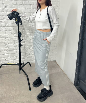 OUTLET(アウトレット) 【WHO'S WHO gallery】Sロゴナイロンラインスカート