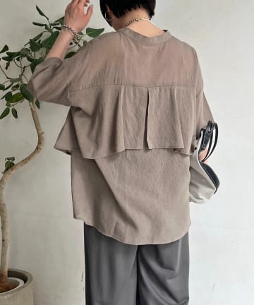 Croisiere(クロジエール) 【夏の体型カバーに！】麻調シアーバックフリル半袖ブラウス