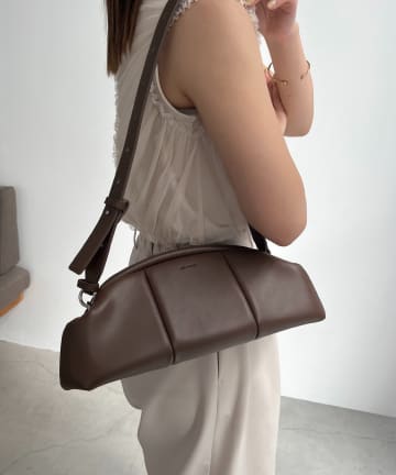 CAPRICIEUX LE'MAGE(カプリシュレマージュ) 〈ADD CULUMN/アドカラム〉PUFF CLASP CLUTCHバッグ