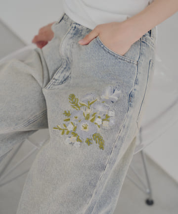 Chico(チコ) フラワー刺繍フレアデニム