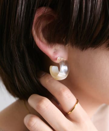 ear PAPILLONNER(イア パピヨネ) 《チタンポスト》ハーフクリアピアス