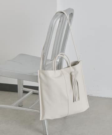 ear PAPILLONNER(イア パピヨネ) 追加決定！タッセルトートバッグ《本革/A4サイズ対応》