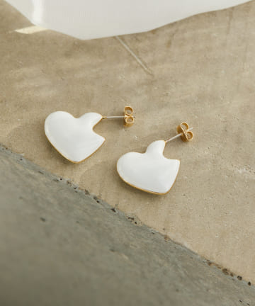 ear PAPILLONNER(イア パピヨネ) モノトーンぷっくりハートピアス