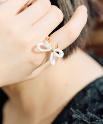ear PAPILLONNER(イア パピヨネ) 《WEB＆一部店舗限定》モノトーンリボンリング