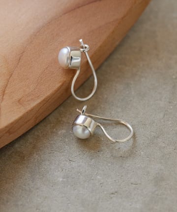 ear PAPILLONNER(イア パピヨネ) 《WEB＆一部店舗限定/スターリングシルバー使用》小粒パールピアス