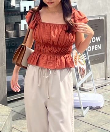 NICE CLAUP / OLIVE des OLIVE OUTLET(ナイスクラップ  / オリーブ デ オリーブ アウトレット) 【continuer】フリルシャーリングキャミ