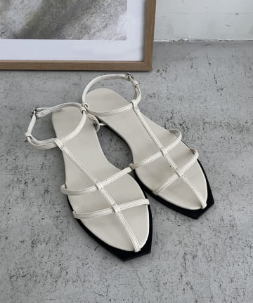 【CAPRICIEUX LE'MAGE】Tストラップフラットサンダル