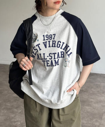 落書き刺繍カレッジロゴ半袖Tシャツ