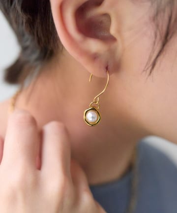 ear PAPILLONNER(イア パピヨネ) 《金属アレルギー対応/ステンレス》枠付きパールピアス