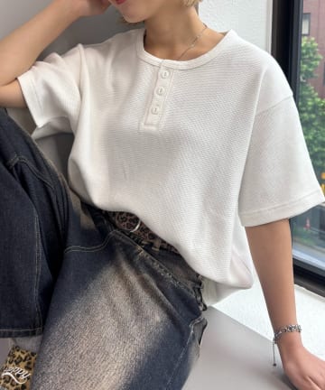 WHO’S WHO gallery(フーズフーギャラリー) 【Sourcream/サワークリーム】ワッフルヘンリーネックTEE / 2サイズ