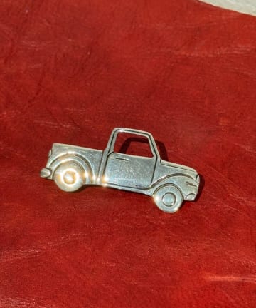BEARDSLEY(ビアズリー) 《HARPO》ブローチ（車）