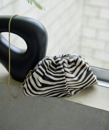 Whim Gazette(ウィム ガゼット) 【INNUE】ZebraチェーンクラッチBAG