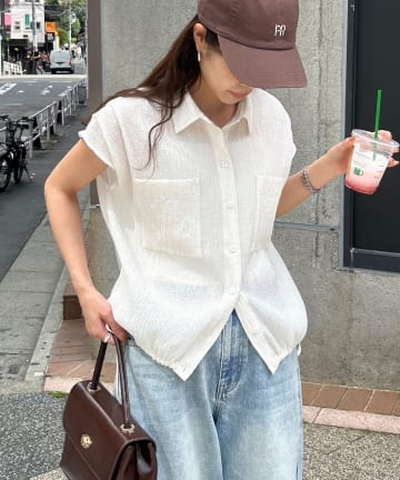 前開きフレンチタックシャツ