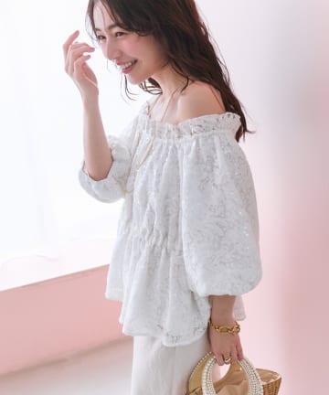 La boutique BonBon(ラブティックボンボン) 【お上品きらきら】スパンコールレースオフショルブラウス