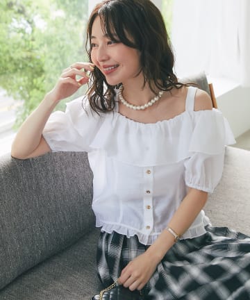 La boutique BonBon(ラブティックボンボン) 【最強モテ】フリルオフショルキャミブラウス
