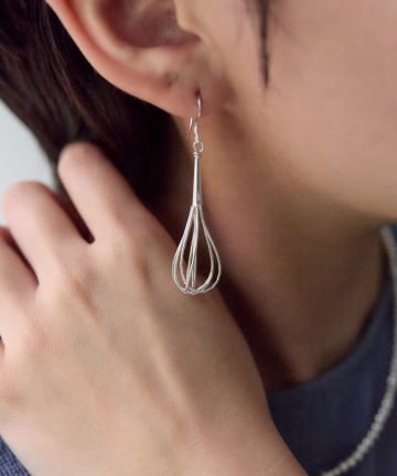 ear PAPILLONNER(イア パピヨネ) 《スターリングシルバー使用》リキッドシルバー5連ビーズフープピアス
