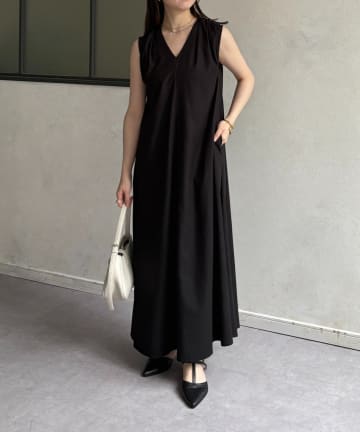 Thevon.(ゼヴォン) ショルダーギャザーVネックワンピース