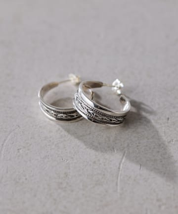 ear PAPILLONNER(イア パピヨネ) 《スターリングシルバー使用》柄フープピアス