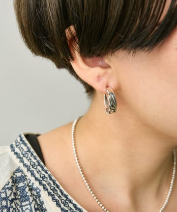 ear PAPILLONNER(イア パピヨネ) 《スターリングシルバー使用》柄フープピアス