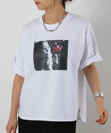COLONY 2139(コロニー トゥーワンスリーナイン) 裾ラウンドフォトプリントTシャツ