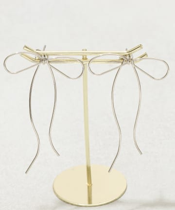 ビッグメタルリボンピアス