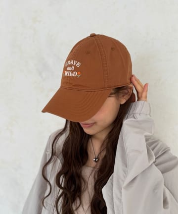 ブレイブ花刺繍CAP