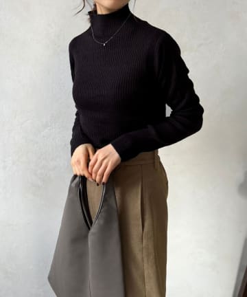 LOCUST(ローカスト) 【スタイルアップ/首元すっきり】ボトルネックリブニット