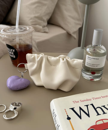 OUTLET(アウトレット) 【Discoat】ハートチャーム付ギャザーバネポーチ