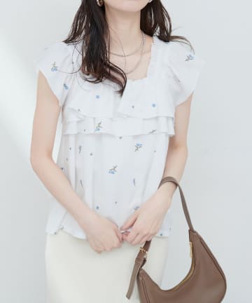 NICE CLAUP / OLIVE des OLIVE OUTLET(ナイスクラップ  / オリーブ デ オリーブ アウトレット) 【natural couture】フラワー刺繍フリルショルダーキャミ