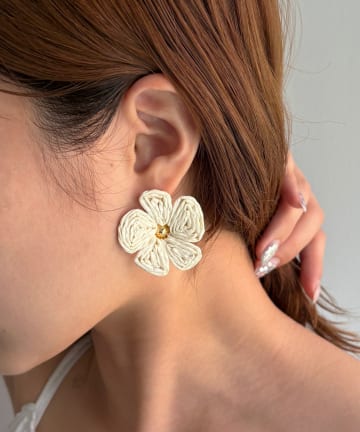 Lattice(ラティス) フラワーラフィアピアス