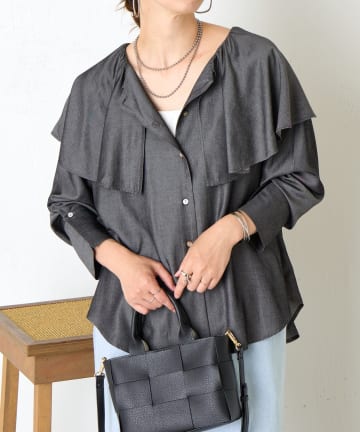 Jena　espace merveilleux(ジェナ　エスパスメルヴェイユ) テンセルネックフリルシャツ