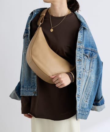 RIVE DROITE(リヴドロワ) 【軽量◎】カーブレザーショルダーバッグ