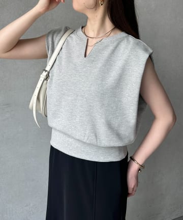 Thevon.(ゼヴォン) 裏毛キーネックショートベスト