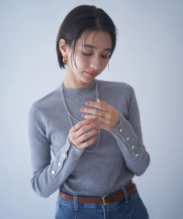Remind me and forever(リマインドミーアンドフォーエバー) 【WEB先行予約】袖ボタンハイネックリブプルオーバー