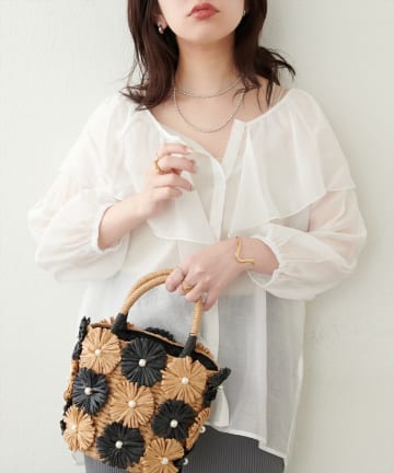 NICE CLAUP / OLIVE des OLIVE OUTLET(ナイスクラップ  / オリーブ デ オリーブ アウトレット) 【natural couture】Ｖ開きフリルシアーブラウス