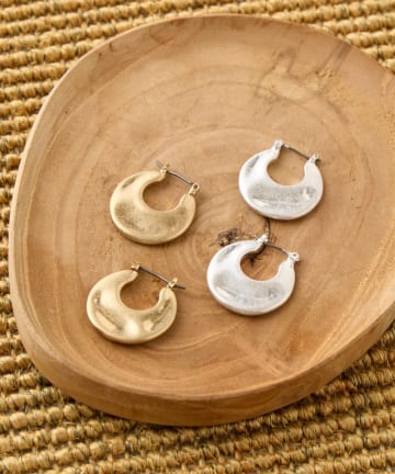 Jena　espace merveilleux(ジェナ　エスパスメルヴェイユ) オーバルフープピアス