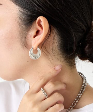 Jena　espace merveilleux(ジェナ　エスパスメルヴェイユ) オーバルフープピアス