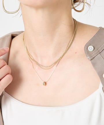 Jena　espace merveilleux(ジェナ　エスパスメルヴェイユ) 3連ワンポイントネックレス