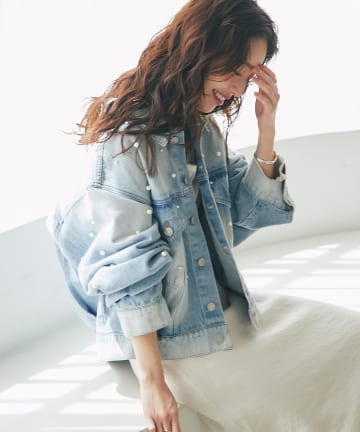 La boutique BonBon(ラブティックボンボン) 【miki監修・360°カワイイ】パール付デニムジャケット