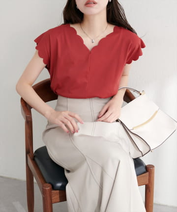 natural couture(ナチュラルクチュール) 前後2WAYスカラップノースリカットソーブラウス