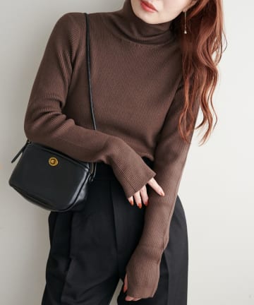 DISCOAT(ディスコート) 【WEB限定】フィンガーホールリブタートルニット