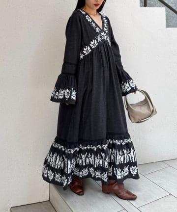 CIAOPANIC TYPY(チャオパニックティピー) 【aguni】刺繍Vネックフレアスリーブワンピ