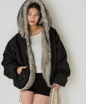 WHO’S WHO gallery(フーズフーギャラリー) 2WAYリバーシブルファーブルゾン