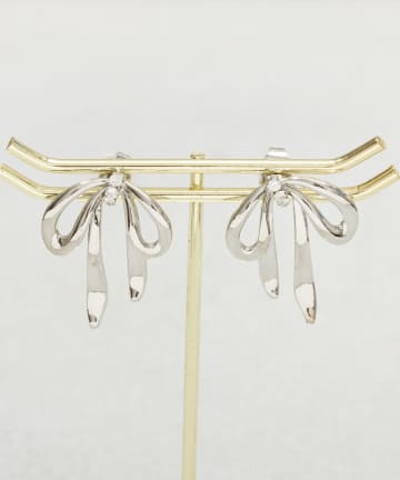 3COINS(スリーコインズ) メタルリボンピアス