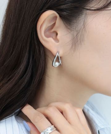 FREDY & GLOSTER(フレディ アンド グロスター) しずくメタル1パールピアス