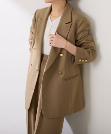 コラージュガリャルダガランテ　ダブルブレストジャケット　ベージュ　金ボタン　金釦 COLLAGE GALLARDAGALANTE(コラージュ ガリャルダガランテ) テーラード