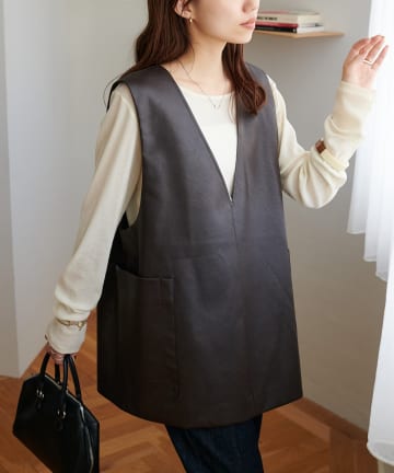 DISCOAT(ディスコート) フェイクレザーVネックベスト