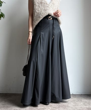 DOUDOU(ドゥドゥ) ライトフェイクレザーフレアスカート